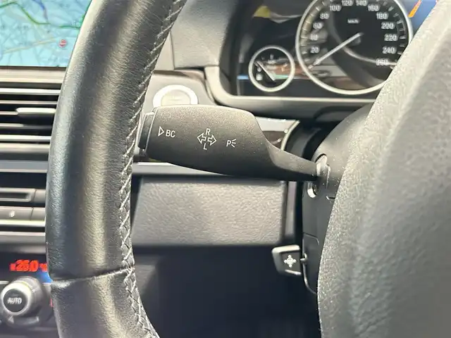 ＢＭＷ ５２３ｄ ツーリング ラグジュアリー 福岡県 2015(平27)年 5.9万km 青 黒革　/コンフォートコンフォートアクセス　/純正ナビ／フルセグ　/Ｂカメラ　/Ｂｌｕｅｔｏｏｔｈ　/アンビエントライト　/アダクティブクルーズコントロール　/メモリ付パワーシート　/シートヒーター　/スマートキー