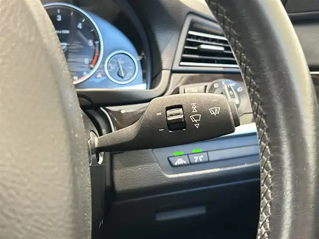 ＢＭＷ ５２３ｄ ツーリング ラグジュアリー 福岡県 2015(平27)年 5.9万km 青 黒革　/コンフォートコンフォートアクセス　/純正ナビ／フルセグ　/Ｂカメラ　/Ｂｌｕｅｔｏｏｔｈ　/アンビエントライト　/アダクティブクルーズコントロール　/メモリ付パワーシート　/シートヒーター　/スマートキー