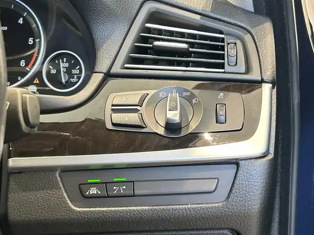 ＢＭＷ ５２３ｄ ツーリング ラグジュアリー 福岡県 2015(平27)年 5.9万km 青 黒革　/コンフォートコンフォートアクセス　/純正ナビ／フルセグ　/Ｂカメラ　/Ｂｌｕｅｔｏｏｔｈ　/アンビエントライト　/アダクティブクルーズコントロール　/メモリ付パワーシート　/シートヒーター　/スマートキー