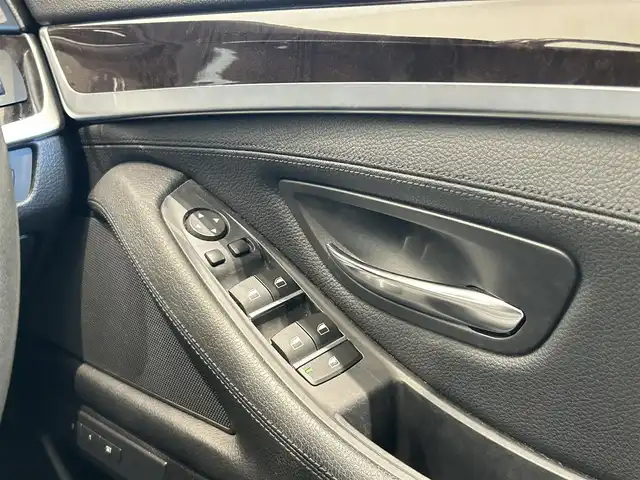 ＢＭＷ ５２３ｄ ツーリング ラグジュアリー 福岡県 2015(平27)年 5.9万km 青 黒革　/コンフォートコンフォートアクセス　/純正ナビ／フルセグ　/Ｂカメラ　/Ｂｌｕｅｔｏｏｔｈ　/アンビエントライト　/アダクティブクルーズコントロール　/メモリ付パワーシート　/シートヒーター　/スマートキー