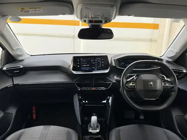 プジョー ２０８ アリュール 愛知県 2021(令3)年 4.2万km パール /正規ディーラー車//ディスプレイオーディオ//AM/FM/BT/USB//Apple CarPlay//Android Auto//バックカメラ//ETC//ワイヤレス充電//アクティブセーフティブレーキ//ACC//レーンアシスト//ハンズフリーアクセス//トラフィックサインインフォメーション//パーキングセンサー//ストップ＆スタート//TRC//パドルシフト//MTモード付AT//本革巻きステアリング//ステアリングスイッチ//スマートキー//プッシュスタート//オートリトラウィンカーミラー//LEDオートライト//オートエアコン//純正15インチAW//純正フロアマット//スペアタイヤ//トノカバー//ISOFIX//オートワイパー//電動パーキング//保証書//取扱説明書//スペアキー