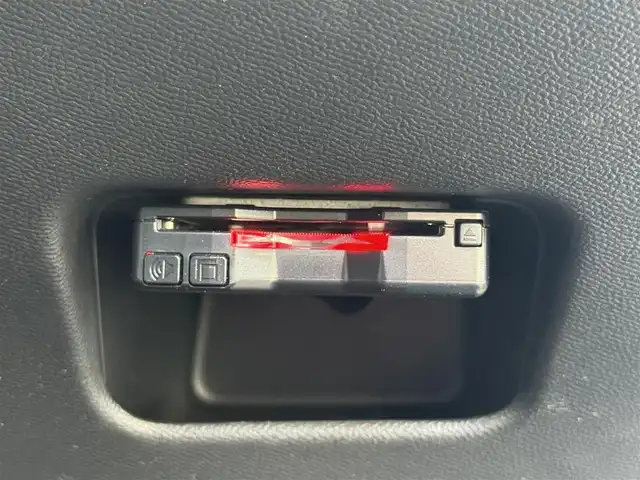 プジョー ２０８ アリュール 愛知県 2021(令3)年 4.2万km パール /正規ディーラー車//ディスプレイオーディオ//AM/FM/BT/USB//Apple CarPlay//Android Auto//バックカメラ//ETC//ワイヤレス充電//アクティブセーフティブレーキ//ACC//レーンアシスト//ハンズフリーアクセス//トラフィックサインインフォメーション//パーキングセンサー//ストップ＆スタート//TRC//パドルシフト//MTモード付AT//本革巻きステアリング//ステアリングスイッチ//スマートキー//プッシュスタート//オートリトラウィンカーミラー//LEDオートライト//オートエアコン//純正15インチAW//純正フロアマット//スペアタイヤ//トノカバー//ISOFIX//オートワイパー//電動パーキング//保証書//取扱説明書//スペアキー