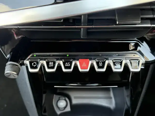 プジョー ２０８ アリュール 愛知県 2021(令3)年 4.2万km パール /正規ディーラー車//ディスプレイオーディオ//AM/FM/BT/USB//Apple CarPlay//Android Auto//バックカメラ//ETC//ワイヤレス充電//アクティブセーフティブレーキ//ACC//レーンアシスト//ハンズフリーアクセス//トラフィックサインインフォメーション//パーキングセンサー//ストップ＆スタート//TRC//パドルシフト//MTモード付AT//本革巻きステアリング//ステアリングスイッチ//スマートキー//プッシュスタート//オートリトラウィンカーミラー//LEDオートライト//オートエアコン//純正15インチAW//純正フロアマット//スペアタイヤ//トノカバー//ISOFIX//オートワイパー//電動パーキング//保証書//取扱説明書//スペアキー