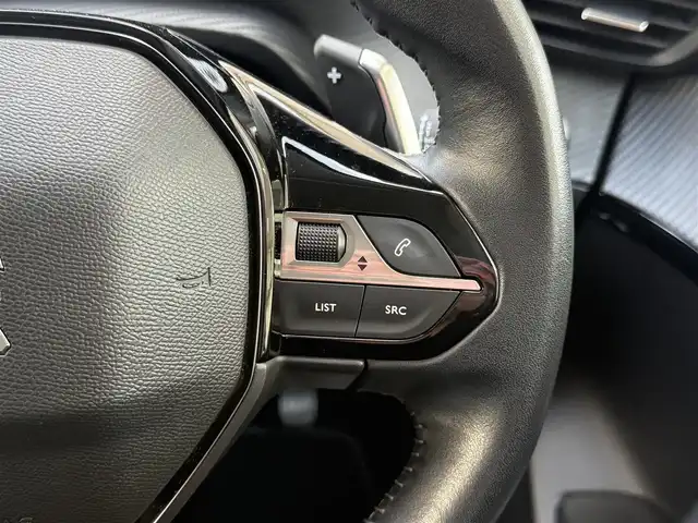 プジョー ２０８ アリュール 愛知県 2021(令3)年 4.2万km パール /正規ディーラー車//ディスプレイオーディオ//AM/FM/BT/USB//Apple CarPlay//Android Auto//バックカメラ//ETC//ワイヤレス充電//アクティブセーフティブレーキ//ACC//レーンアシスト//ハンズフリーアクセス//トラフィックサインインフォメーション//パーキングセンサー//ストップ＆スタート//TRC//パドルシフト//MTモード付AT//本革巻きステアリング//ステアリングスイッチ//スマートキー//プッシュスタート//オートリトラウィンカーミラー//LEDオートライト//オートエアコン//純正15インチAW//純正フロアマット//スペアタイヤ//トノカバー//ISOFIX//オートワイパー//電動パーキング//保証書//取扱説明書//スペアキー