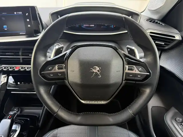 プジョー ２０８ アリュール 愛知県 2021(令3)年 4.2万km パール /正規ディーラー車//ディスプレイオーディオ//AM/FM/BT/USB//Apple CarPlay//Android Auto//バックカメラ//ETC//ワイヤレス充電//アクティブセーフティブレーキ//ACC//レーンアシスト//ハンズフリーアクセス//トラフィックサインインフォメーション//パーキングセンサー//ストップ＆スタート//TRC//パドルシフト//MTモード付AT//本革巻きステアリング//ステアリングスイッチ//スマートキー//プッシュスタート//オートリトラウィンカーミラー//LEDオートライト//オートエアコン//純正15インチAW//純正フロアマット//スペアタイヤ//トノカバー//ISOFIX//オートワイパー//電動パーキング//保証書//取扱説明書//スペアキー
