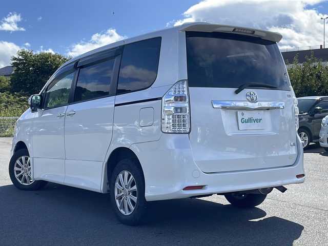 トヨタ ノア Si 山梨県 2010(平22)年 15.2万km ホワイトパールクリスタルシャイン 純正HDDナビ（NHZN-60G）/フルセグテレビ/バックカメラ/フリップダウンモニター/プッシュスタート/片側パワースライドドア/ETC/純正HIDヘッドライト
