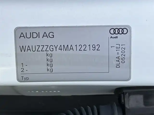 アウディ Ａ３ セダン 30TFSI 和歌山県 2021(令3)年 3.1万km 白 純正ナビ/（Bluetooth/USB）/バックカメラ/前後ドライブレコーダー/衝突軽減ブレーキ/横滑り防止機能/クリアランスソナー/パークアシスト/アイドリングストップ/レーダークルーズコントロール/電動パーキング/シートヒーター/オートライト/LEDヘッドライト/オールウェザーライト/ウインカーミラー/シーケンシャルウインカー/パドルシフト/プッシュスタート/スマートキー/純正フロアマット/電動格納ミラー