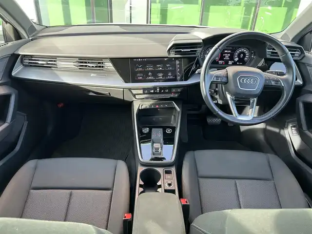 アウディ Ａ３ セダン 30TFSI 和歌山県 2021(令3)年 3.1万km 白 純正ナビ/（Bluetooth/USB）/バックカメラ/前後ドライブレコーダー/衝突軽減ブレーキ/横滑り防止機能/クリアランスソナー/パークアシスト/アイドリングストップ/レーダークルーズコントロール/電動パーキング/シートヒーター/オートライト/LEDヘッドライト/オールウェザーライト/ウインカーミラー/シーケンシャルウインカー/パドルシフト/プッシュスタート/スマートキー/純正フロアマット/電動格納ミラー