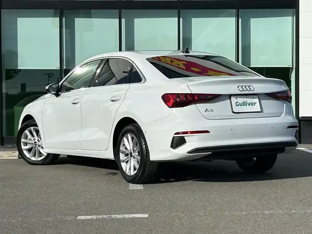 アウディ Ａ３ セダン 30TFSI 和歌山県 2021(令3)年 3.1万km 白 純正ナビ/（Bluetooth/USB）/バックカメラ/前後ドライブレコーダー/衝突軽減ブレーキ/横滑り防止機能/クリアランスソナー/パークアシスト/アイドリングストップ/レーダークルーズコントロール/電動パーキング/シートヒーター/オートライト/LEDヘッドライト/オールウェザーライト/ウインカーミラー/シーケンシャルウインカー/パドルシフト/プッシュスタート/スマートキー/純正フロアマット/電動格納ミラー