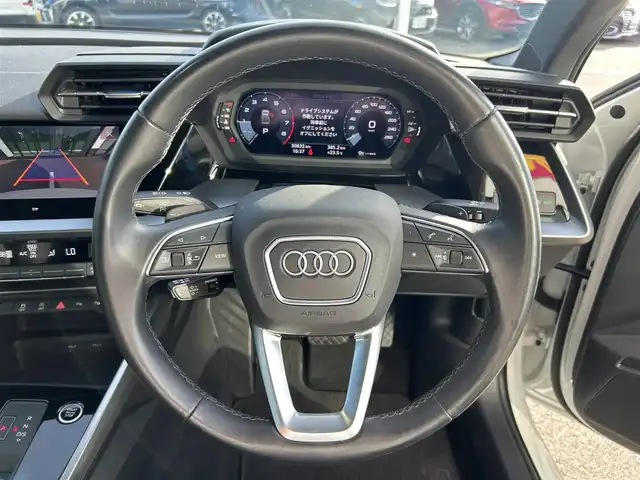 アウディ Ａ３ セダン 30TFSI 和歌山県 2021(令3)年 3.1万km 白 純正ナビ/（Bluetooth/USB）/バックカメラ/前後ドライブレコーダー/衝突軽減ブレーキ/横滑り防止機能/クリアランスソナー/パークアシスト/アイドリングストップ/レーダークルーズコントロール/電動パーキング/シートヒーター/オートライト/LEDヘッドライト/オールウェザーライト/ウインカーミラー/シーケンシャルウインカー/パドルシフト/プッシュスタート/スマートキー/純正フロアマット/電動格納ミラー