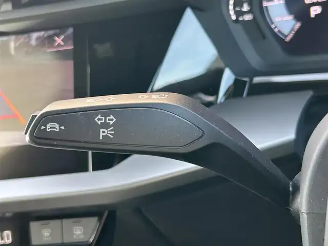 アウディ Ａ３ セダン 30TFSI 和歌山県 2021(令3)年 3.1万km 白 純正ナビ/（Bluetooth/USB）/バックカメラ/前後ドライブレコーダー/衝突軽減ブレーキ/横滑り防止機能/クリアランスソナー/パークアシスト/アイドリングストップ/レーダークルーズコントロール/電動パーキング/シートヒーター/オートライト/LEDヘッドライト/オールウェザーライト/ウインカーミラー/シーケンシャルウインカー/パドルシフト/プッシュスタート/スマートキー/純正フロアマット/電動格納ミラー