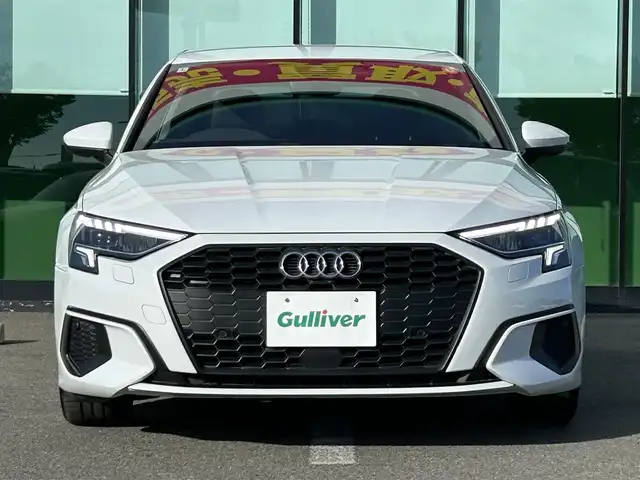 アウディ Ａ３ セダン 30TFSI 和歌山県 2021(令3)年 3.1万km 白 純正ナビ/（Bluetooth/USB）/バックカメラ/前後ドライブレコーダー/衝突軽減ブレーキ/横滑り防止機能/クリアランスソナー/パークアシスト/アイドリングストップ/レーダークルーズコントロール/電動パーキング/シートヒーター/オートライト/LEDヘッドライト/オールウェザーライト/ウインカーミラー/シーケンシャルウインカー/パドルシフト/プッシュスタート/スマートキー/純正フロアマット/電動格納ミラー