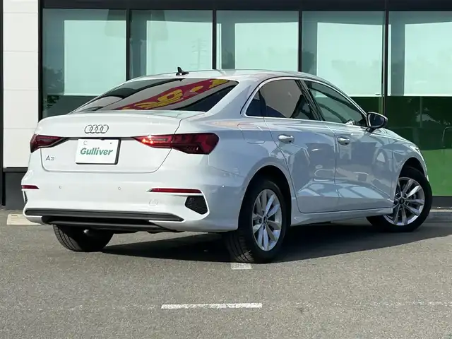 アウディ Ａ３ セダン 30TFSI 和歌山県 2021(令3)年 3.1万km 白 純正ナビ/（Bluetooth/USB）/バックカメラ/前後ドライブレコーダー/衝突軽減ブレーキ/横滑り防止機能/クリアランスソナー/パークアシスト/アイドリングストップ/レーダークルーズコントロール/電動パーキング/シートヒーター/オートライト/LEDヘッドライト/オールウェザーライト/ウインカーミラー/シーケンシャルウインカー/パドルシフト/プッシュスタート/スマートキー/純正フロアマット/電動格納ミラー