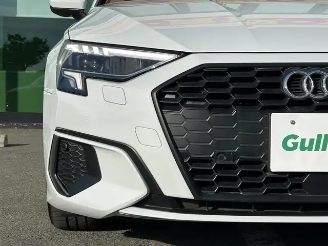 アウディ Ａ３ セダン 30TFSI 和歌山県 2021(令3)年 3.1万km 白 純正ナビ/（Bluetooth/USB）/バックカメラ/前後ドライブレコーダー/衝突軽減ブレーキ/横滑り防止機能/クリアランスソナー/パークアシスト/アイドリングストップ/レーダークルーズコントロール/電動パーキング/シートヒーター/オートライト/LEDヘッドライト/オールウェザーライト/ウインカーミラー/シーケンシャルウインカー/パドルシフト/プッシュスタート/スマートキー/純正フロアマット/電動格納ミラー