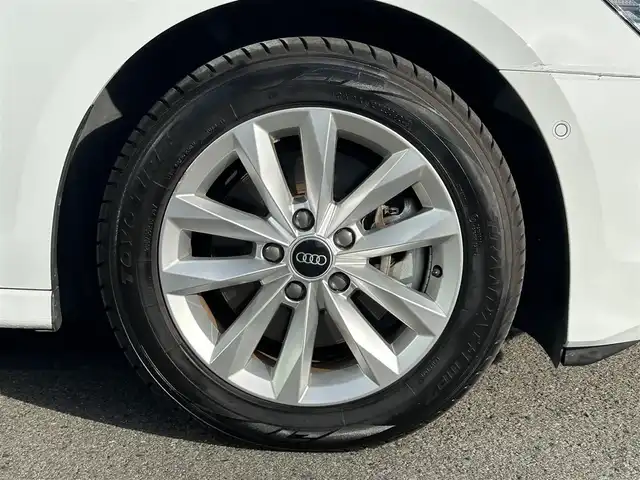 アウディ Ａ３ セダン 30TFSI 和歌山県 2021(令3)年 3.1万km 白 純正ナビ/（Bluetooth/USB）/バックカメラ/前後ドライブレコーダー/衝突軽減ブレーキ/横滑り防止機能/クリアランスソナー/パークアシスト/アイドリングストップ/レーダークルーズコントロール/電動パーキング/シートヒーター/オートライト/LEDヘッドライト/オールウェザーライト/ウインカーミラー/シーケンシャルウインカー/パドルシフト/プッシュスタート/スマートキー/純正フロアマット/電動格納ミラー