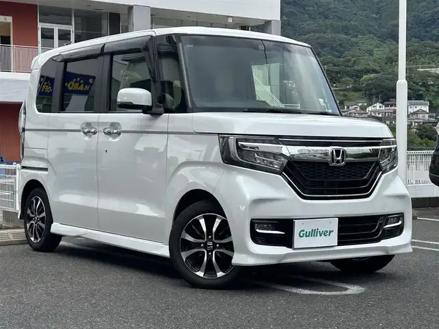 ホンダ Ｎ ＢＯＸ カスタム G L ホンダセンシング 長崎県 2018(平30)年 5.2万km プラチナホワイトパール ・プッシュスタート/・純正SDナビ（AM/FM/TV/CD/DVD/SD）/・ハンドルスイッチ/・ブルートゥース/・クルーズコントロール（追従機能有）/・ETC/・USB×２/・バックカメラ/・片側パワースライドドア/・オートライト/・LEDライト/・横滑り防止装置/・衝突軽減システム/・レーンキープアシスト/・車線逸脱警報装置
