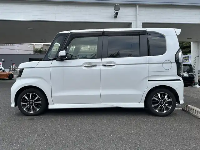 ホンダ Ｎ ＢＯＸ カスタム G L ホンダセンシング 長崎県 2018(平30)年 5.2万km プラチナホワイトパール ・プッシュスタート/・純正SDナビ（AM/FM/TV/CD/DVD/SD）/・ハンドルスイッチ/・ブルートゥース/・クルーズコントロール（追従機能有）/・ETC/・USB×２/・バックカメラ/・片側パワースライドドア/・オートライト/・LEDライト/・横滑り防止装置/・衝突軽減システム/・レーンキープアシスト/・車線逸脱警報装置