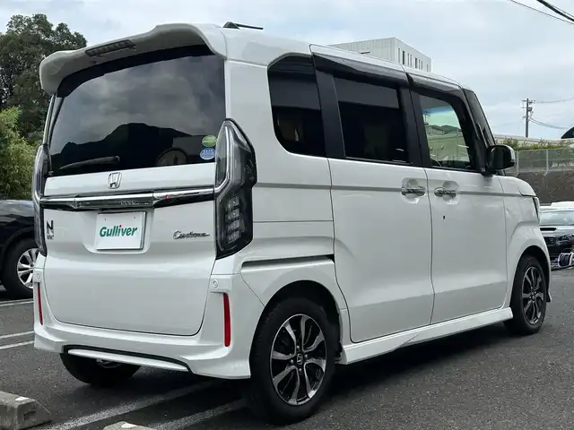 ホンダ Ｎ ＢＯＸ カスタム G L ホンダセンシング 長崎県 2018(平30)年 5.2万km プラチナホワイトパール ・プッシュスタート/・純正SDナビ（AM/FM/TV/CD/DVD/SD）/・ハンドルスイッチ/・ブルートゥース/・クルーズコントロール（追従機能有）/・ETC/・USB×２/・バックカメラ/・片側パワースライドドア/・オートライト/・LEDライト/・横滑り防止装置/・衝突軽減システム/・レーンキープアシスト/・車線逸脱警報装置