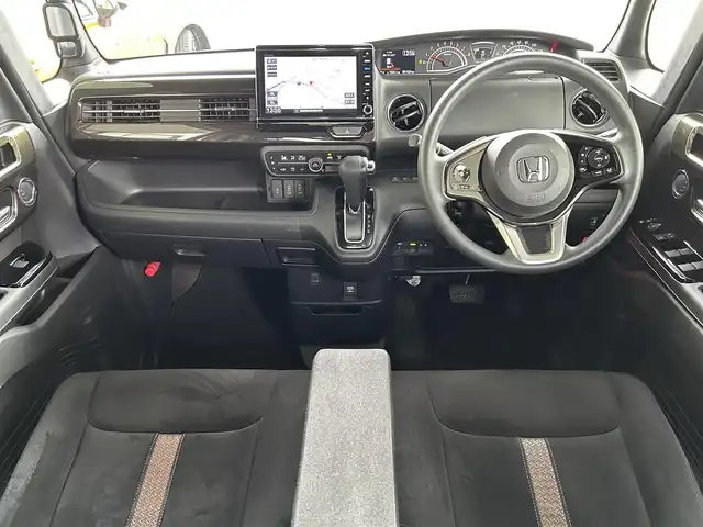ホンダ Ｎ ＢＯＸ カスタム G L ホンダセンシング 長崎県 2018(平30)年 5.2万km プラチナホワイトパール ・プッシュスタート/・純正SDナビ（AM/FM/TV/CD/DVD/SD）/・ハンドルスイッチ/・ブルートゥース/・クルーズコントロール（追従機能有）/・ETC/・USB×２/・バックカメラ/・片側パワースライドドア/・オートライト/・LEDライト/・横滑り防止装置/・衝突軽減システム/・レーンキープアシスト/・車線逸脱警報装置