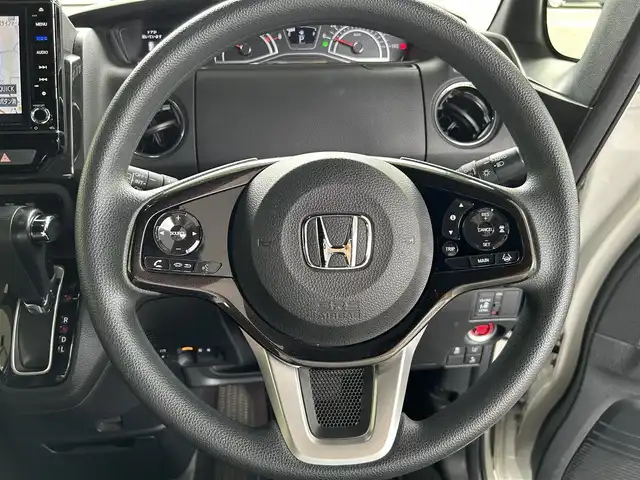 ホンダ Ｎ ＢＯＸ カスタム G L ホンダセンシング 長崎県 2018(平30)年 5.2万km プラチナホワイトパール ・プッシュスタート/・純正SDナビ（AM/FM/TV/CD/DVD/SD）/・ハンドルスイッチ/・ブルートゥース/・クルーズコントロール（追従機能有）/・ETC/・USB×２/・バックカメラ/・片側パワースライドドア/・オートライト/・LEDライト/・横滑り防止装置/・衝突軽減システム/・レーンキープアシスト/・車線逸脱警報装置