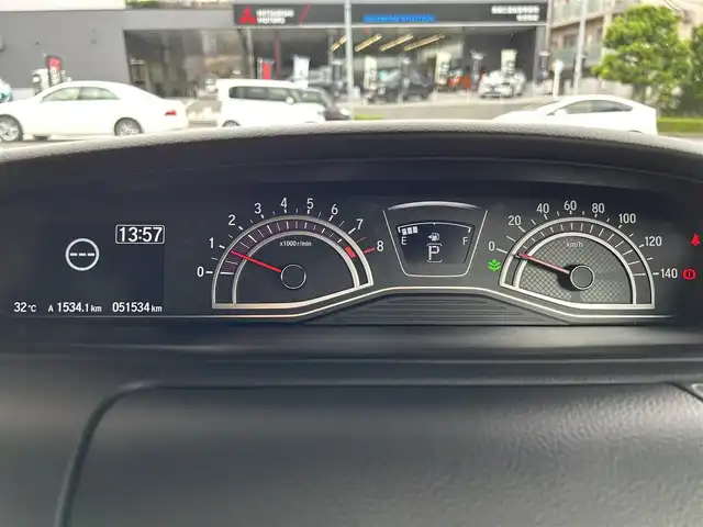 ホンダ Ｎ ＢＯＸ カスタム G L ホンダセンシング 長崎県 2018(平30)年 5.2万km プラチナホワイトパール ・プッシュスタート/・純正SDナビ（AM/FM/TV/CD/DVD/SD）/・ハンドルスイッチ/・ブルートゥース/・クルーズコントロール（追従機能有）/・ETC/・USB×２/・バックカメラ/・片側パワースライドドア/・オートライト/・LEDライト/・横滑り防止装置/・衝突軽減システム/・レーンキープアシスト/・車線逸脱警報装置