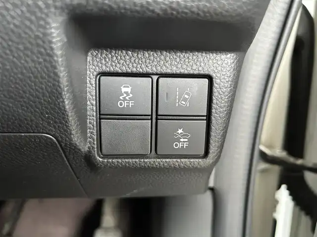 ホンダ Ｎ ＢＯＸ カスタム G L ホンダセンシング 長崎県 2018(平30)年 5.2万km プラチナホワイトパール ・プッシュスタート/・純正SDナビ（AM/FM/TV/CD/DVD/SD）/・ハンドルスイッチ/・ブルートゥース/・クルーズコントロール（追従機能有）/・ETC/・USB×２/・バックカメラ/・片側パワースライドドア/・オートライト/・LEDライト/・横滑り防止装置/・衝突軽減システム/・レーンキープアシスト/・車線逸脱警報装置