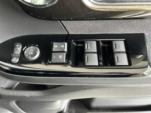 ホンダ Ｎ ＢＯＸ カスタム G L ホンダセンシング 長崎県 2018(平30)年 5.2万km プラチナホワイトパール ・プッシュスタート/・純正SDナビ（AM/FM/TV/CD/DVD/SD）/・ハンドルスイッチ/・ブルートゥース/・クルーズコントロール（追従機能有）/・ETC/・USB×２/・バックカメラ/・片側パワースライドドア/・オートライト/・LEDライト/・横滑り防止装置/・衝突軽減システム/・レーンキープアシスト/・車線逸脱警報装置