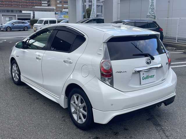 トヨタ アクア G 福岡県 2013(平25)年 4.6万km ライムホワイトパールクリスタルシャイン 純正ナビNSZT-W62G/（Bluetooth・フルセグTV・DVD再生機能）nanoe/ドライブレコーダー（前方）/エアロパーツ（フロント・サイド・リア）/nanoe/GPSレーダー探知機/シートヒーター（運転席。助手席）/バックカメラ/USB入力端子/純正フロアマット/純正アルミホイール/ABS/オートライト/AUTOエアコン/取扱説明書/保証書/スペアキー