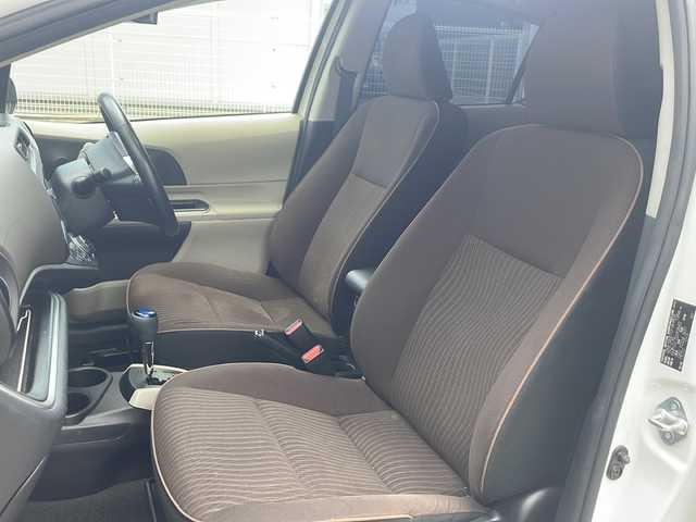 トヨタ アクア G 福岡県 2013(平25)年 4.6万km ライムホワイトパールクリスタルシャイン 純正ナビNSZT-W62G/（Bluetooth・フルセグTV・DVD再生機能）nanoe/ドライブレコーダー（前方）/エアロパーツ（フロント・サイド・リア）/nanoe/GPSレーダー探知機/シートヒーター（運転席。助手席）/バックカメラ/USB入力端子/純正フロアマット/純正アルミホイール/ABS/オートライト/AUTOエアコン/取扱説明書/保証書/スペアキー