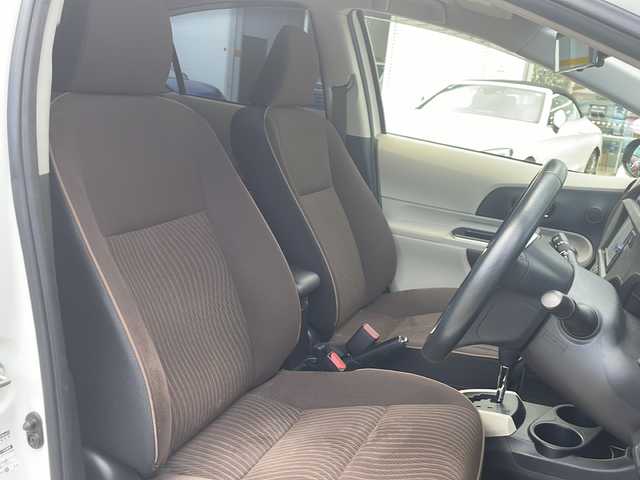 トヨタ アクア G 福岡県 2013(平25)年 4.6万km ライムホワイトパールクリスタルシャイン 純正ナビNSZT-W62G/（Bluetooth・フルセグTV・DVD再生機能）nanoe/ドライブレコーダー（前方）/エアロパーツ（フロント・サイド・リア）/nanoe/GPSレーダー探知機/シートヒーター（運転席。助手席）/バックカメラ/USB入力端子/純正フロアマット/純正アルミホイール/ABS/オートライト/AUTOエアコン/取扱説明書/保証書/スペアキー