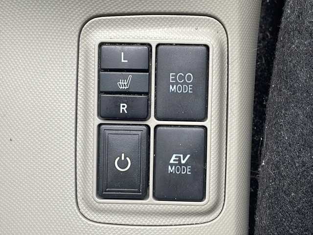 トヨタ アクア G 福岡県 2013(平25)年 4.6万km ライムホワイトパールクリスタルシャイン 純正ナビNSZT-W62G/（Bluetooth・フルセグTV・DVD再生機能）nanoe/ドライブレコーダー（前方）/エアロパーツ（フロント・サイド・リア）/nanoe/GPSレーダー探知機/シートヒーター（運転席。助手席）/バックカメラ/USB入力端子/純正フロアマット/純正アルミホイール/ABS/オートライト/AUTOエアコン/取扱説明書/保証書/スペアキー