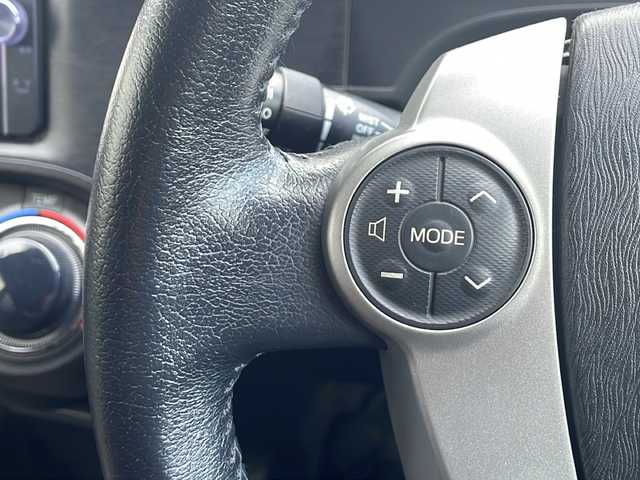 トヨタ アクア G 福岡県 2013(平25)年 4.6万km ライムホワイトパールクリスタルシャイン 純正ナビNSZT-W62G/（Bluetooth・フルセグTV・DVD再生機能）nanoe/ドライブレコーダー（前方）/エアロパーツ（フロント・サイド・リア）/nanoe/GPSレーダー探知機/シートヒーター（運転席。助手席）/バックカメラ/USB入力端子/純正フロアマット/純正アルミホイール/ABS/オートライト/AUTOエアコン/取扱説明書/保証書/スペアキー