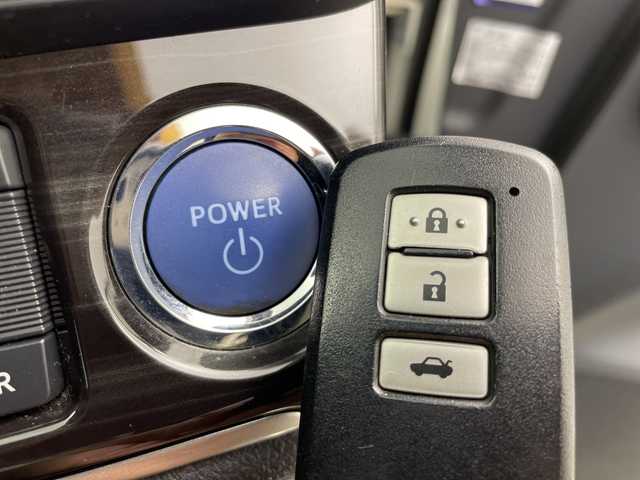 トヨタ クラウン ハイブリッド アスリートS 新潟県 2015(平27)年 13.3万km ホワイトパールクリスタルシャイン サンルーフ/純正メモリナビ/　フルセグTV/Bluetooth/CD/DVD/USB/クルーズコントロール/前席パワーシート/前席シートヒーター/ドライブレコーダー/バックモニター/ビルトインETC/横滑り防止装置/ステアリングヒーター/レザーステアリング/ステアリングスイッチ