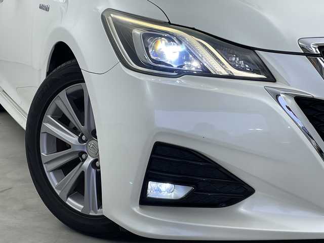 トヨタ クラウン ハイブリッド アスリートS 新潟県 2015(平27)年 13.3万km ホワイトパールクリスタルシャイン サンルーフ/純正メモリナビ/　フルセグTV/Bluetooth/CD/DVD/USB/クルーズコントロール/前席パワーシート/前席シートヒーター/ドライブレコーダー/バックモニター/ビルトインETC/横滑り防止装置/ステアリングヒーター/レザーステアリング/ステアリングスイッチ