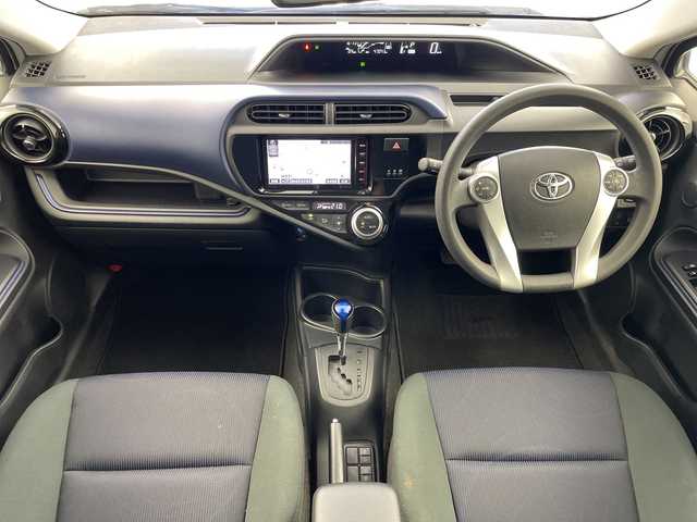 トヨタ アクア S 岐阜県 2016(平28)年 4.7万km ライムホワイトパールクリスタルシャイン 純正ナビ/AM/FM/CD/SD/BT/フルセグ/バックカメラ/ビルトインETC/ステアリングリモコン/スマートキー/スペアキー/プッシュスタート/衝突軽減ブレーキ/オートハイビーム/車線逸脱防止/純正フロアマット/純正ドアバイザー/純正ホイールキャップ/電装格納ミラー