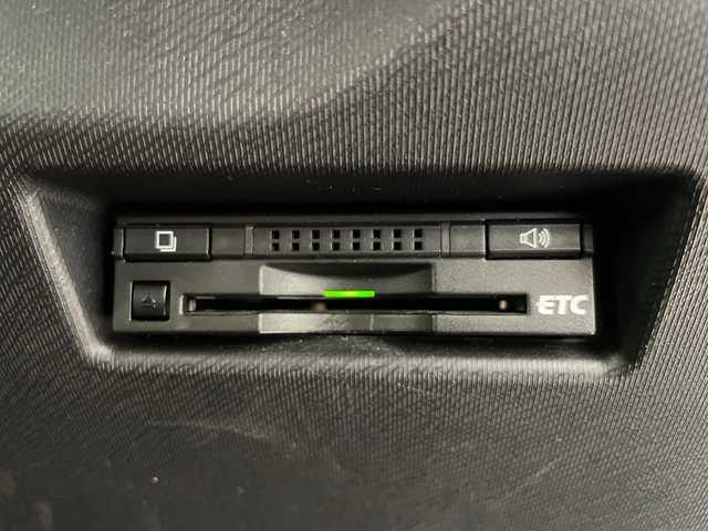 トヨタ アクア S 岐阜県 2016(平28)年 4.7万km ライムホワイトパールクリスタルシャイン 純正ナビ/AM/FM/CD/SD/BT/フルセグ/バックカメラ/ビルトインETC/ステアリングリモコン/スマートキー/スペアキー/プッシュスタート/衝突軽減ブレーキ/オートハイビーム/車線逸脱防止/純正フロアマット/純正ドアバイザー/純正ホイールキャップ/電装格納ミラー