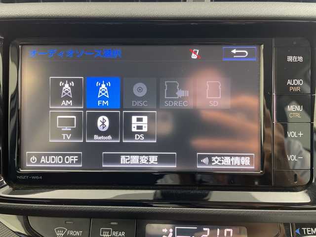 トヨタ アクア S 岐阜県 2016(平28)年 4.7万km ライムホワイトパールクリスタルシャイン 純正ナビ/AM/FM/CD/SD/BT/フルセグ/バックカメラ/ビルトインETC/ステアリングリモコン/スマートキー/スペアキー/プッシュスタート/衝突軽減ブレーキ/オートハイビーム/車線逸脱防止/純正フロアマット/純正ドアバイザー/純正ホイールキャップ/電装格納ミラー