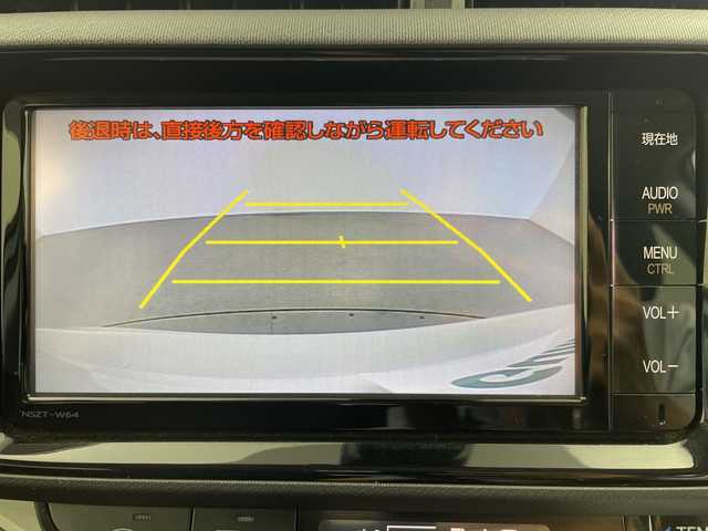 トヨタ アクア S 岐阜県 2016(平28)年 4.7万km ライムホワイトパールクリスタルシャイン 純正ナビ/AM/FM/CD/SD/BT/フルセグ/バックカメラ/ビルトインETC/ステアリングリモコン/スマートキー/スペアキー/プッシュスタート/衝突軽減ブレーキ/オートハイビーム/車線逸脱防止/純正フロアマット/純正ドアバイザー/純正ホイールキャップ/電装格納ミラー