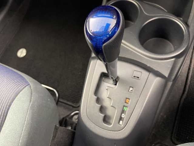 トヨタ アクア S 岐阜県 2016(平28)年 4.7万km ライムホワイトパールクリスタルシャイン 純正ナビ/AM/FM/CD/SD/BT/フルセグ/バックカメラ/ビルトインETC/ステアリングリモコン/スマートキー/スペアキー/プッシュスタート/衝突軽減ブレーキ/オートハイビーム/車線逸脱防止/純正フロアマット/純正ドアバイザー/純正ホイールキャップ/電装格納ミラー