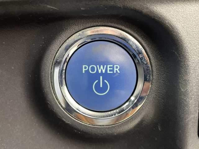 トヨタ アクア S 岐阜県 2016(平28)年 4.7万km ライムホワイトパールクリスタルシャイン 純正ナビ/AM/FM/CD/SD/BT/フルセグ/バックカメラ/ビルトインETC/ステアリングリモコン/スマートキー/スペアキー/プッシュスタート/衝突軽減ブレーキ/オートハイビーム/車線逸脱防止/純正フロアマット/純正ドアバイザー/純正ホイールキャップ/電装格納ミラー