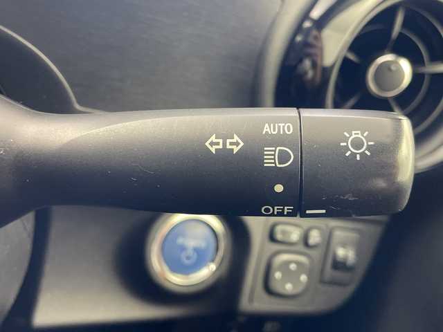 トヨタ アクア S 岐阜県 2016(平28)年 4.7万km ライムホワイトパールクリスタルシャイン 純正ナビ/AM/FM/CD/SD/BT/フルセグ/バックカメラ/ビルトインETC/ステアリングリモコン/スマートキー/スペアキー/プッシュスタート/衝突軽減ブレーキ/オートハイビーム/車線逸脱防止/純正フロアマット/純正ドアバイザー/純正ホイールキャップ/電装格納ミラー