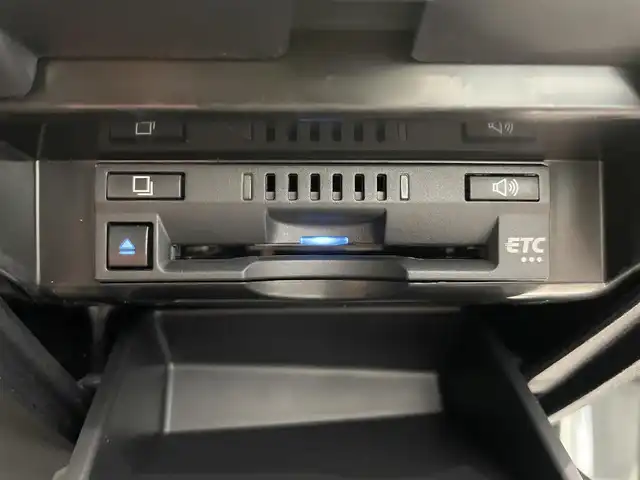 トヨタ カムリ WSレザーパッケージ 鹿児島県 2023(令5)年 1.4万km アティチュードブラックマイカ/プラチナホワイトパールマイカ 禁煙車/ディスプレイオーディオ/　（Bluetooth/Applecarplay/Androidauto/フルセグTV）/バックモニター/純正前後ドライブレコーダー/トヨタセーフティセンス/・プリクラッシュセーフティ/・アダプティブクルーズコントロール/・レーントレーシングアシスト/・ロードサインアシスト/・ブラインドスポットモニター/・オートハイビーム/電動パーキング　オートホールド/前席シートヒーター/ビルトインETC/純正アルミホイール