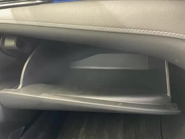 トヨタ カムリ WSレザーパッケージ 鹿児島県 2023(令5)年 1.4万km アティチュードブラックマイカ/プラチナホワイトパールマイカ 禁煙車/ディスプレイオーディオ/　（Bluetooth/Applecarplay/Androidauto/フルセグTV）/バックモニター/純正前後ドライブレコーダー/トヨタセーフティセンス/・プリクラッシュセーフティ/・アダプティブクルーズコントロール/・レーントレーシングアシスト/・ロードサインアシスト/・ブラインドスポットモニター/・オートハイビーム/電動パーキング　オートホールド/前席シートヒーター/ビルトインETC/純正アルミホイール