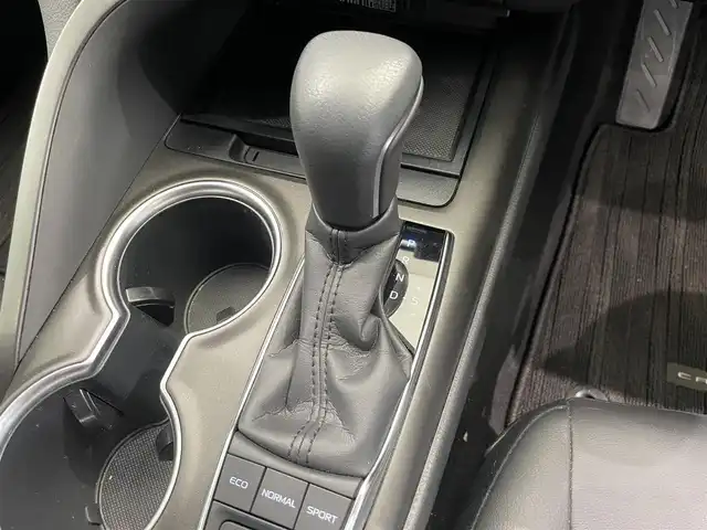 トヨタ カムリ WSレザーパッケージ 鹿児島県 2023(令5)年 1.4万km アティチュードブラックマイカ/プラチナホワイトパールマイカ 禁煙車/ディスプレイオーディオ/　（Bluetooth/Applecarplay/Androidauto/フルセグTV）/バックモニター/純正前後ドライブレコーダー/トヨタセーフティセンス/・プリクラッシュセーフティ/・アダプティブクルーズコントロール/・レーントレーシングアシスト/・ロードサインアシスト/・ブラインドスポットモニター/・オートハイビーム/電動パーキング　オートホールド/前席シートヒーター/ビルトインETC/純正アルミホイール