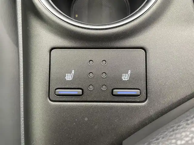 トヨタ カムリ WSレザーパッケージ 鹿児島県 2023(令5)年 1.4万km アティチュードブラックマイカ/プラチナホワイトパールマイカ 禁煙車/ディスプレイオーディオ/　（Bluetooth/Applecarplay/Androidauto/フルセグTV）/バックモニター/純正前後ドライブレコーダー/トヨタセーフティセンス/・プリクラッシュセーフティ/・アダプティブクルーズコントロール/・レーントレーシングアシスト/・ロードサインアシスト/・ブラインドスポットモニター/・オートハイビーム/電動パーキング　オートホールド/前席シートヒーター/ビルトインETC/純正アルミホイール