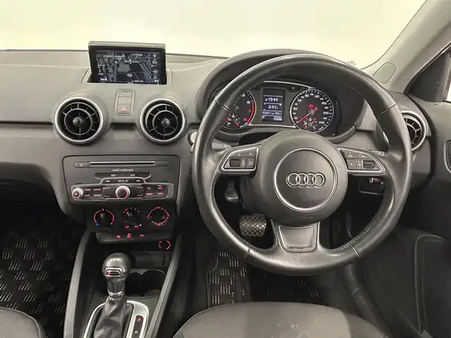 アウディ Ａ１ SB 1．0TFSI 岡山県 2017(平29)年 9.6万km ユートピアブルーM 純正ナビ/フルセグテレビ/プッシュスタート/ETC/電動格納ミラー/バイキセノンヘッドライト/オートライト/ヘッドライトウオッシャー/純正15インチアルミ/コーナーセンサー