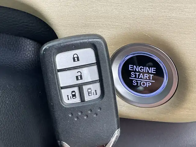 ホンダ フリード G ホンダセンシング 新潟県 2017(平29)年 6.7万km モダンスティールM ホンダセンシング/社外HDDナビ/　　CD/DVD/フルセグ/BT/AM/FM//両側パワースライドドア/アダプティブクルーズコントロール/オートライト/フォグランプ/スチールホイール付サマータイヤ車載(4ミリ)/アイドリングストップ/ミラーヒーター/ドアバイザー/純正フロアマット/スペアキー/スマートキー/ETC