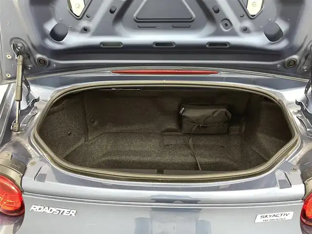 マツダ ロードスター キャラメル・トップ 熊本県 2018(平30)年 1.6万km エターナルブルーマイカ 社外全方位ドライブレコーダー　/純正ナビ　/クルーズコントロール/レザーシート　/シートヒーター　/リアウイング　/バックカメラ　/ブラインドスポットモニター　/レーンキープアシスト　/標識認識機能/スマートブレーキサポート/純正フロアマット/純正16インチAW/オートライト/オートマチックハイビーム/スマートキー/プッシュスタート/スペアキー1本