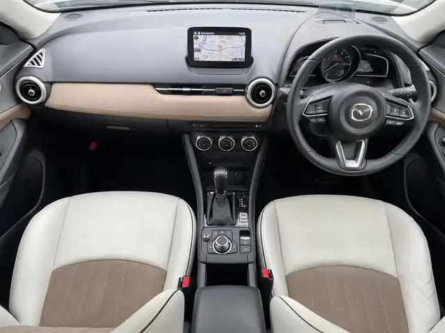 マツダ ＣＸ－３ 15S アーバンドレッサー 青森県 2021(令3)年 3.4万km セラミックM 15Sツーリングベース車両/360度ビューモニターフロントパーキングセンター/純正メモリナビ（フルセグ/BlueTooth/AM/FM)/ヘッドアップディスプレイ/ステアリングヒーター/シートヒーター前席/純正エンジンスターター/合成皮革シート/全周囲カメラ/バックカメラ/ETC/ブレーキホールド/保証書/取扱説明書/ナビ説明書/夏タイヤ積み込み（215/60/16 4分山）/スペアキー（1部破損あり）