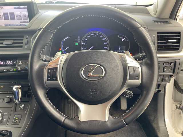 レクサス ＣＴ 200h バージョンC 道央・札幌 2011(平23)年 8.6万km ホワイトパールクリスタルシャイン ・4WD/・純正HDDナビ/・ワンセグTV/BT/CD/DVD)/・バックカメラ/・クルーズコントロール/・オートライト/ハロゲンライト/・シートヒーター/・前方ドライブレコーダー/・純正エンジンスターター/・冬タイヤ純正17インチホイール積込/・横滑り防止機能/・ETC